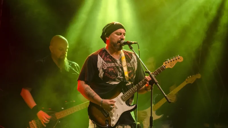 Czy można samemu nauczyć się grać na gitarze