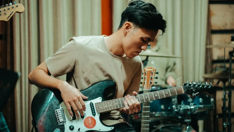 Czy warto grać na gitarze basowej