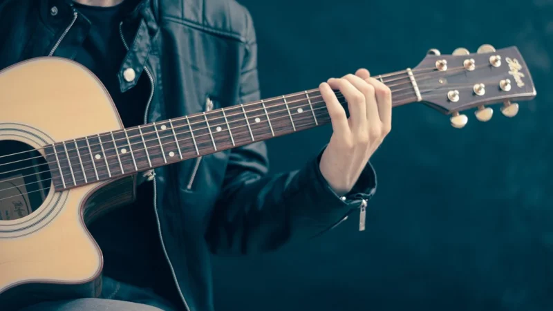 Jakie piosenki na gitarę dla początkujących