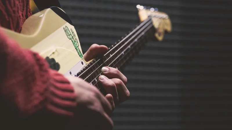 Od czego zacząć naukę gry na gitarze elektrycznej